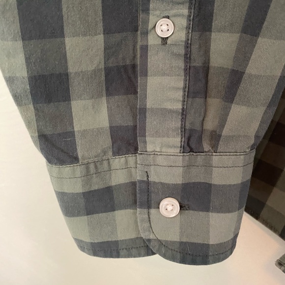 J Crew XL button down, Slim cut, green check, great shape with very little wear - Picture 5 of 7